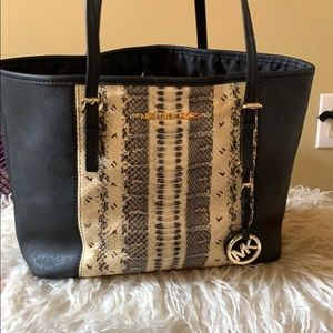 Hand bag